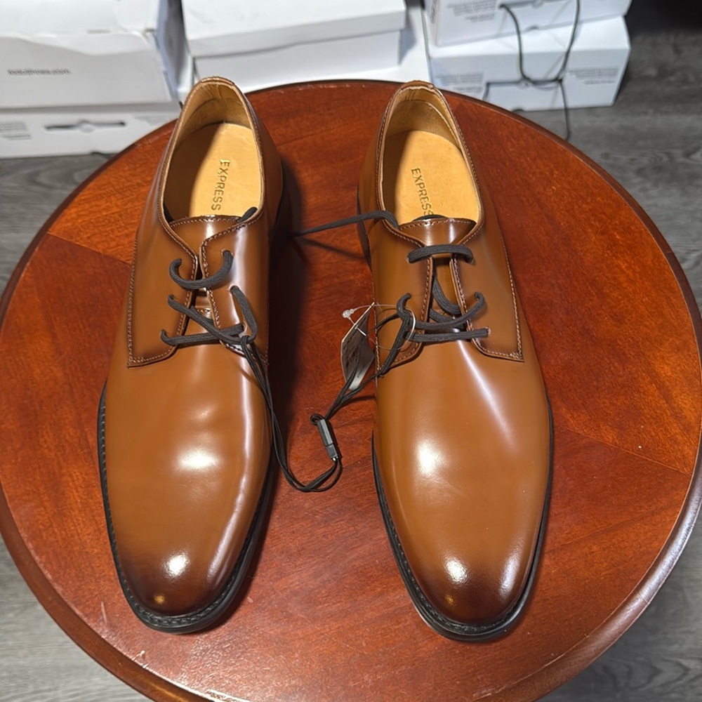 Leather Upper
Leather Lining
Man Made Sole
New w/o Tags